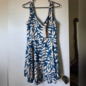 nine britton Blue and Cream Leaf-Print Midi Dress